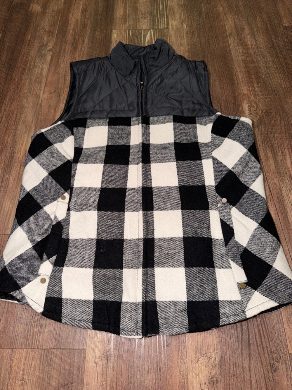 Maurices Buffalo Black & White Plaid Full Zip Vest - size L NWT